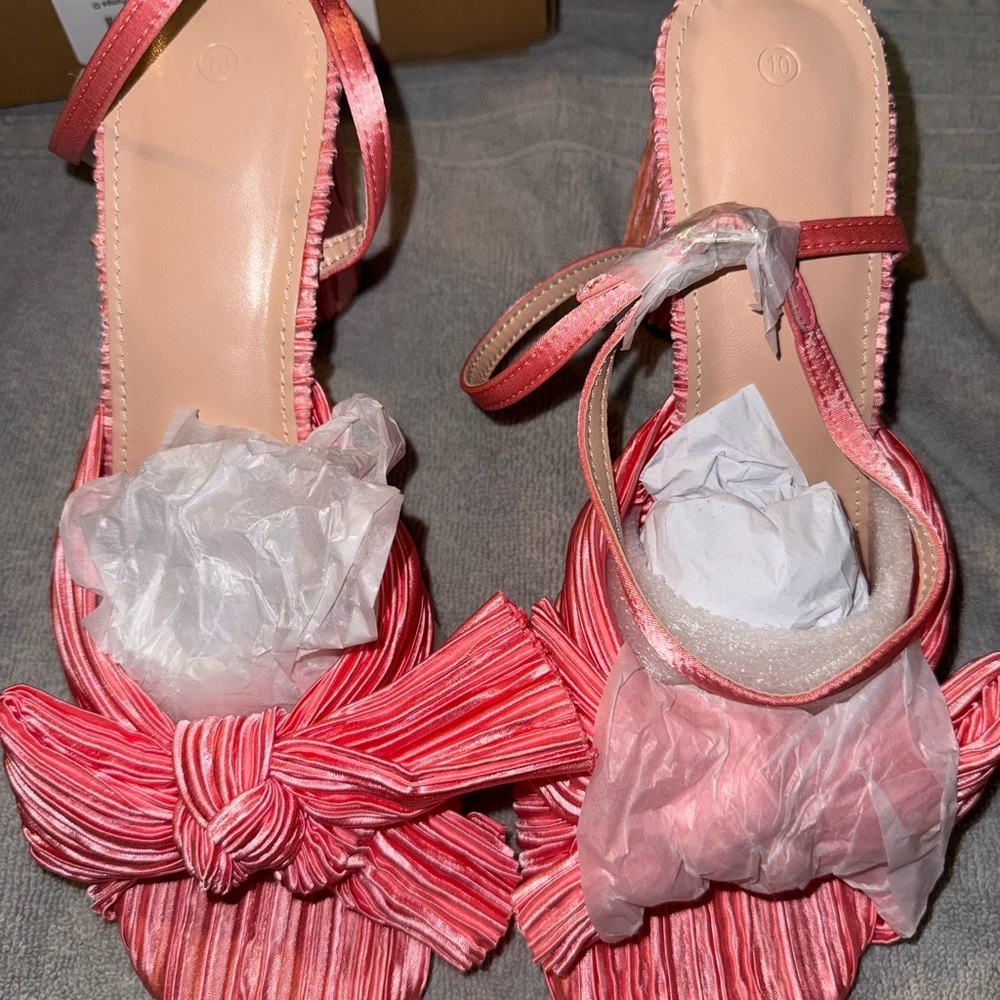Chic Strappy Coral Bow Round Heel